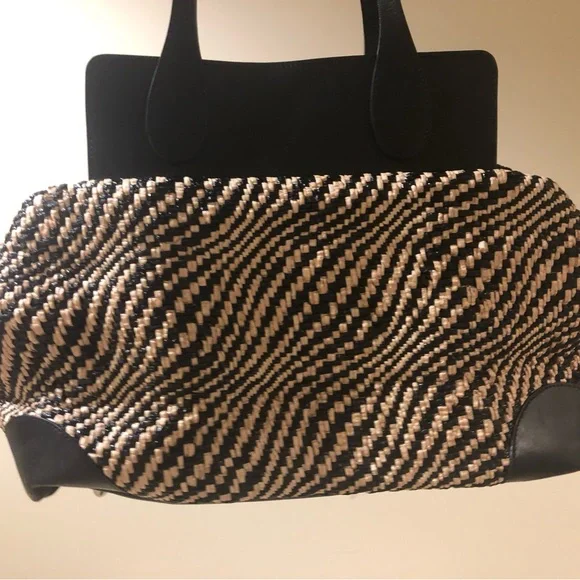 Laura Dimaggio Bags Laura Dimaggio Large Purse Genuine Leather Made In Italy Color Black Cream Size Os Sarahmurray604 s Closet